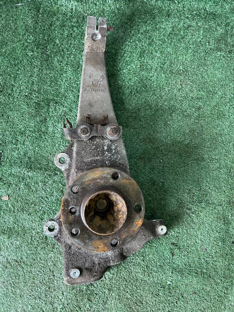 Кулак передний правый BMW 7 F01/F02 F01 2010
