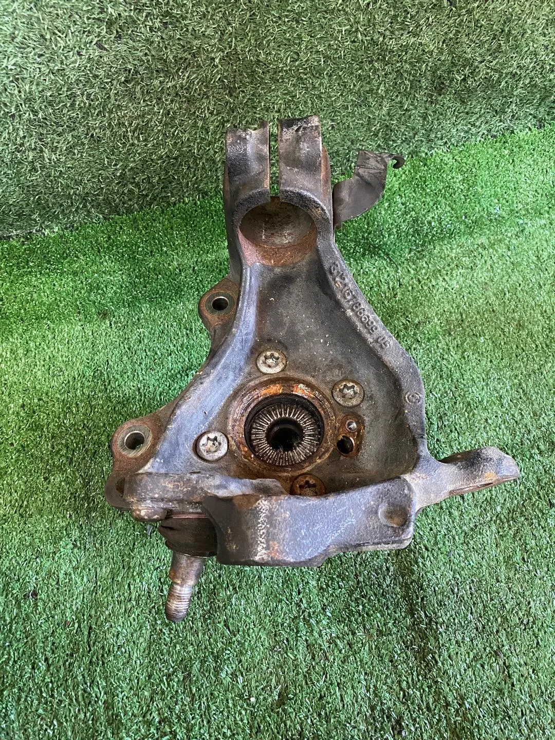 Кулак передний левый BMW X1 E84 2010 31216788699