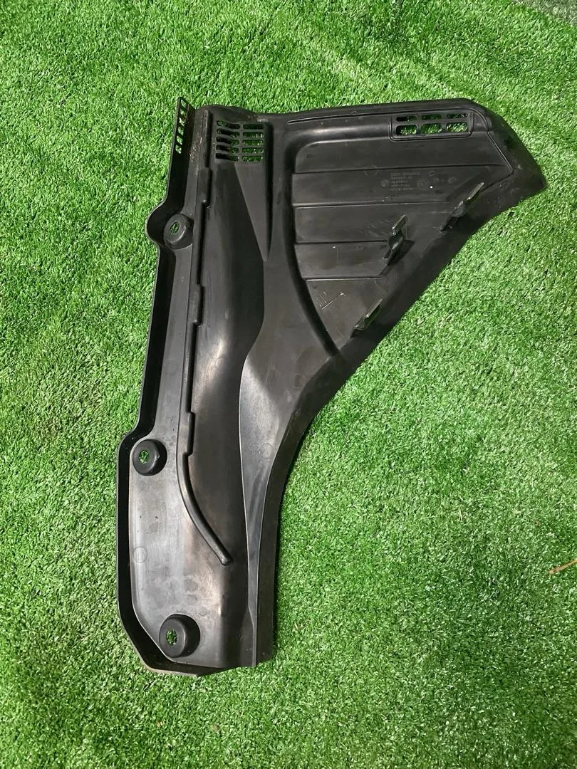Дождевик BMW 7 F01/F02 F01 2010 51717216973