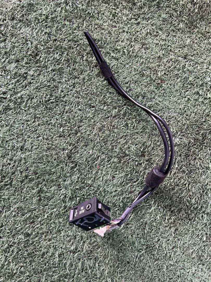 Разъем AUX / USB BMW 7 F01/F02 F01 2010