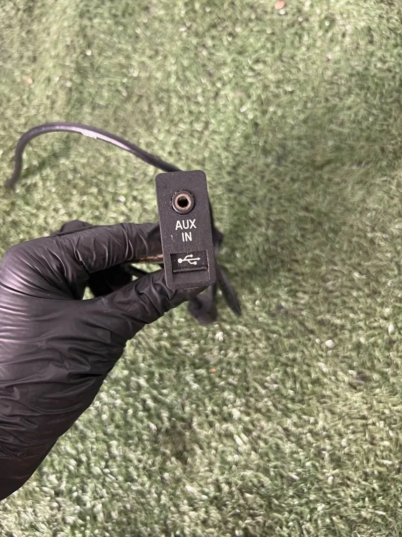 Разъем AUX / USB BMW 5 F10/F11 F10 2010