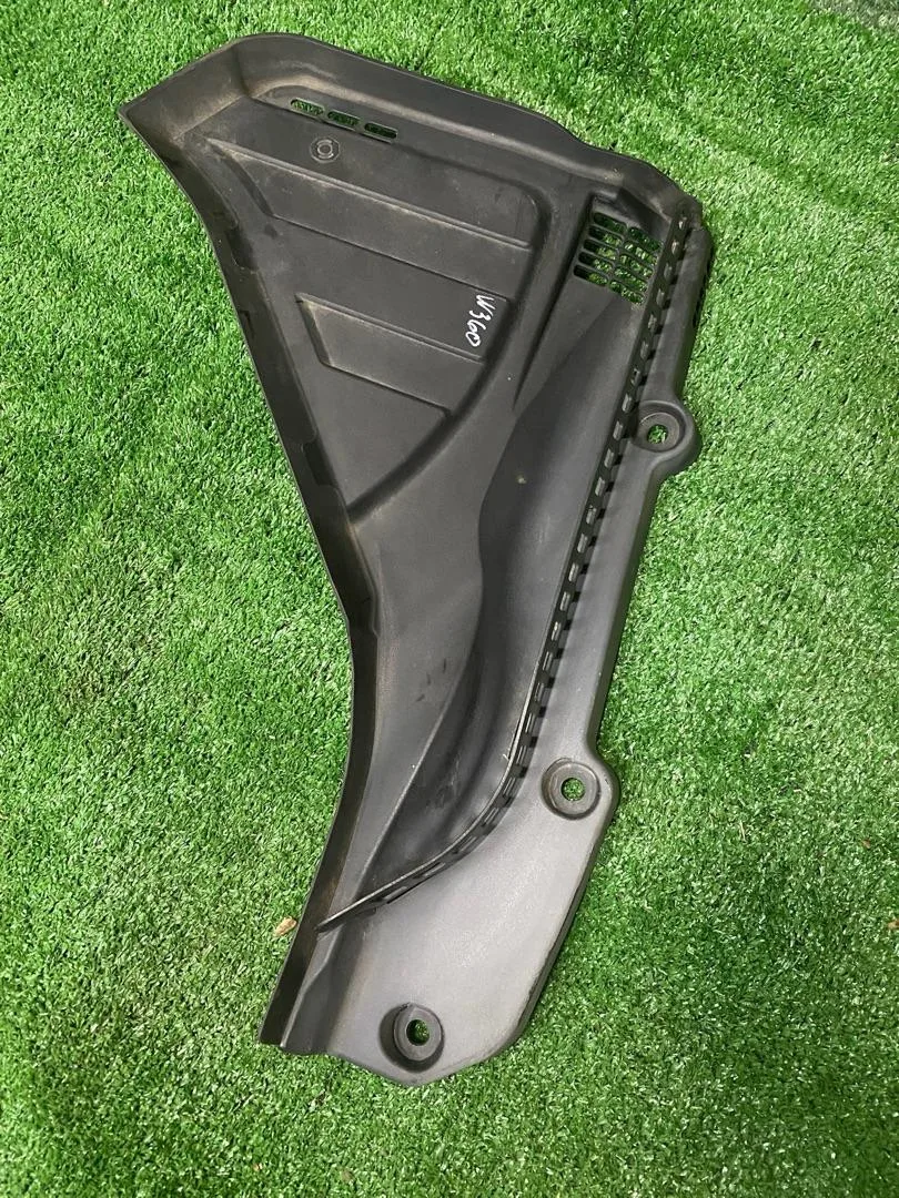 Дождевик BMW 7 F01/F02 F01 2010 51717216973