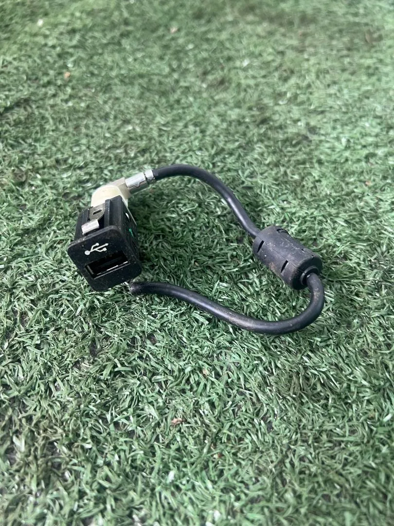 Разъем AUX / USB BMW 5 F10/F11 F10 2010