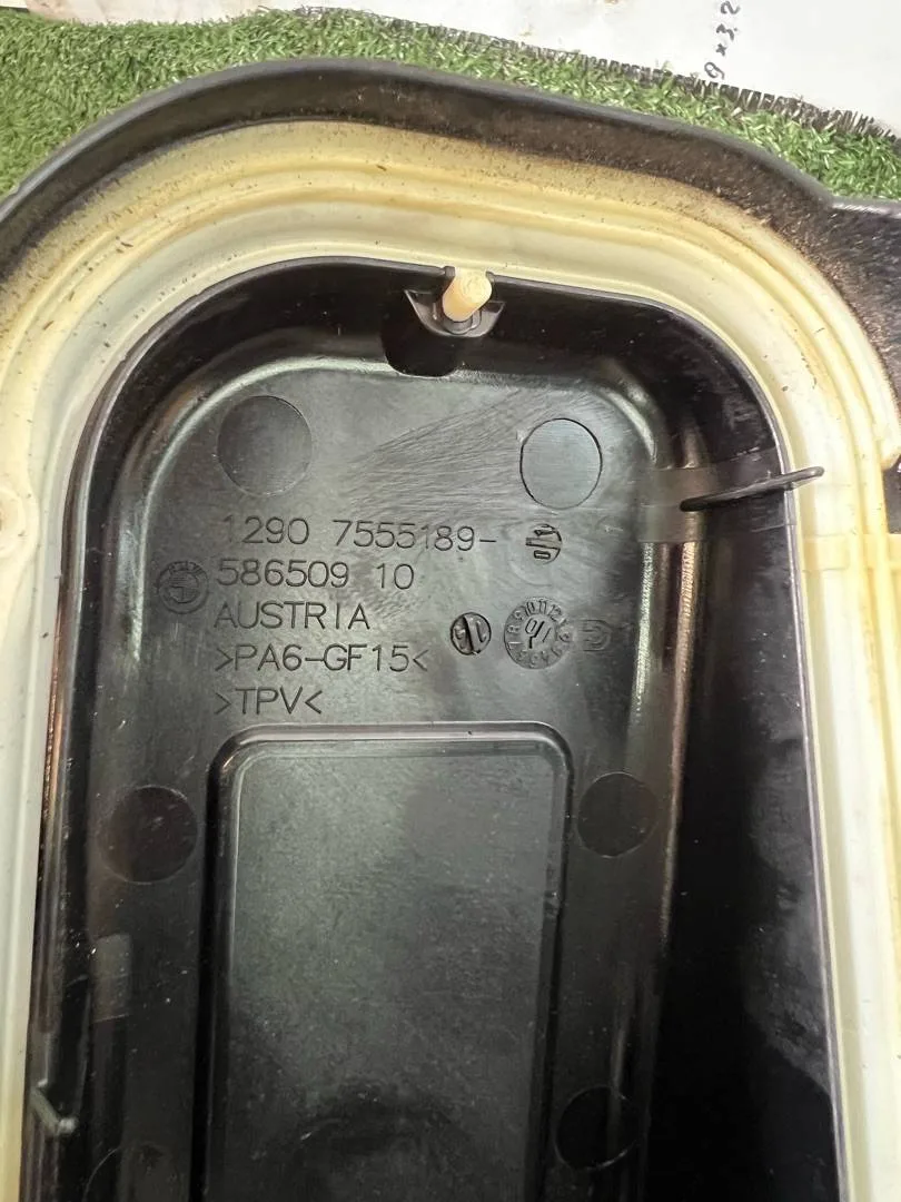 Крышка блока управления двигателя BMW 7 F01/F02