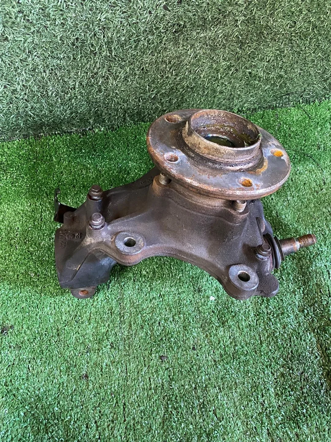 Кулак передний правый BMW X1 E84 2010 31216788700