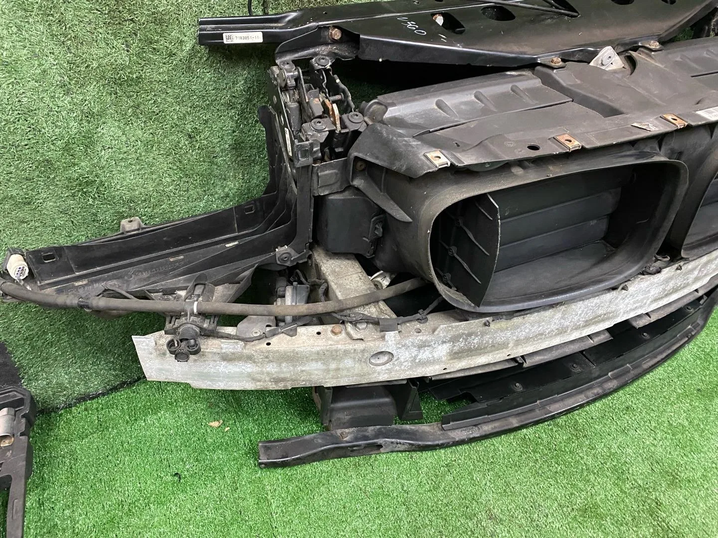 Передняя панель (телевизор) BMW 7 F01/F02 F01 2010