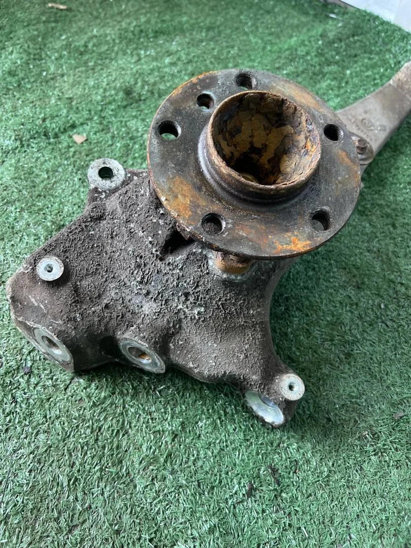 Кулак передний правый BMW 7 F01/F02 F01 2010