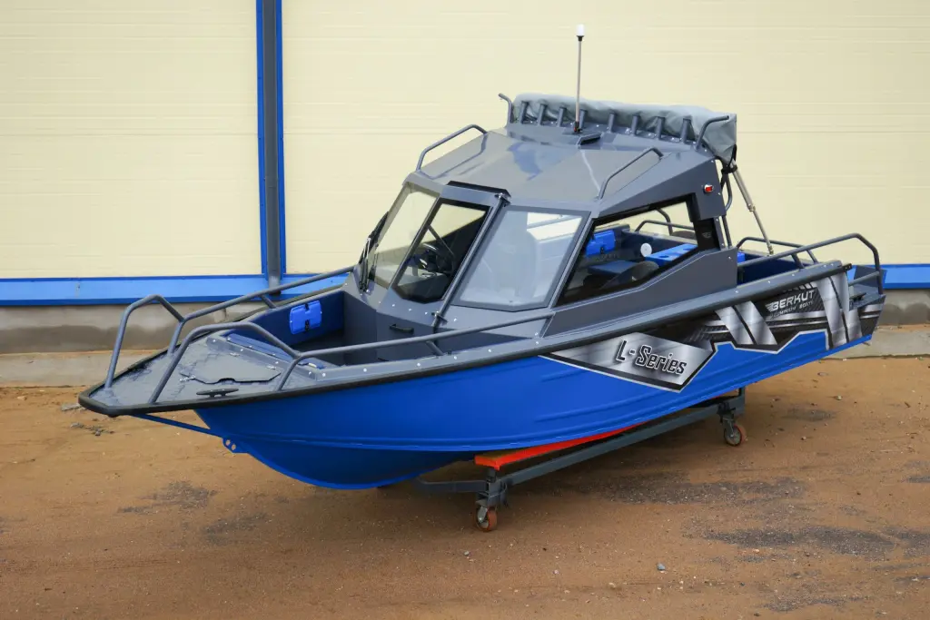 Катер (лодка) Berkut L Hard Top Open