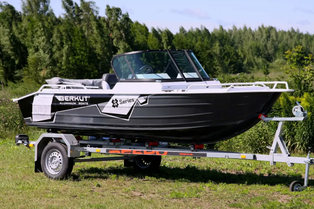 Катер (лодка) Berkut S-DC (Double Console)