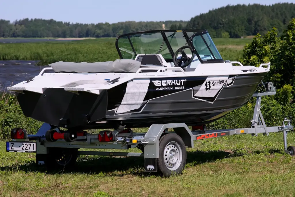 Катер (лодка) Berkut S-DC (Double Console)