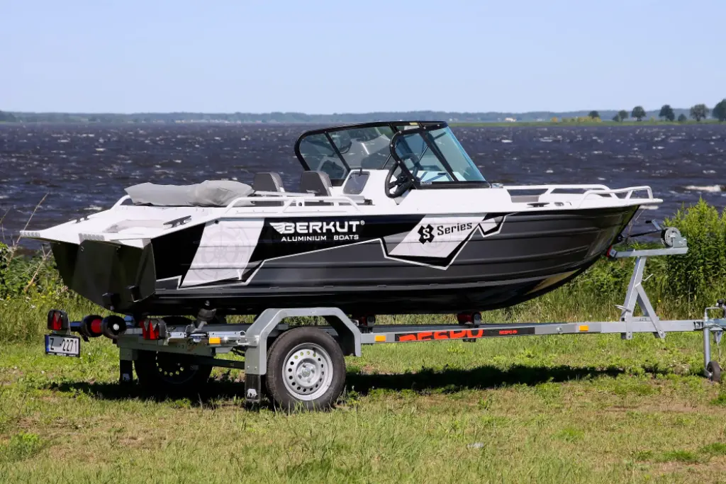 Катер (лодка) Berkut S-DC (Double Console)