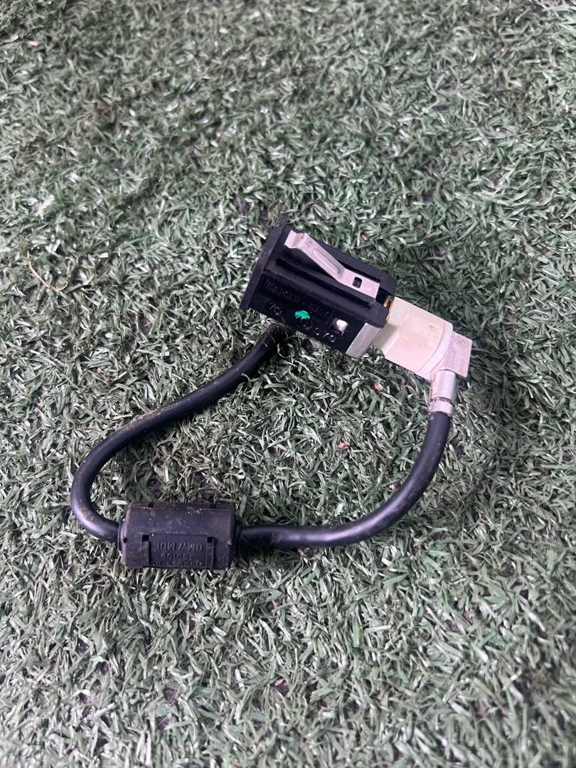 Разъем AUX / USB BMW 5 F10/F11 F10 2010