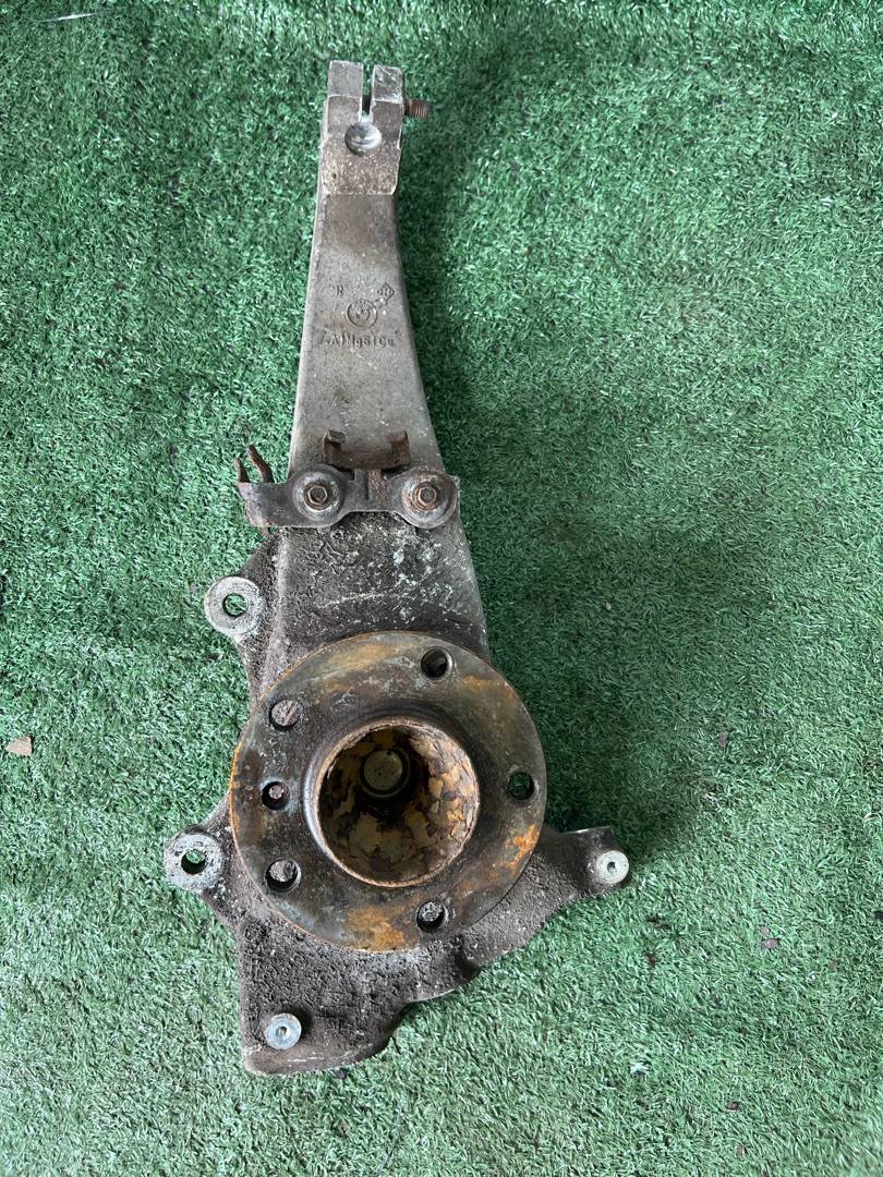 Кулак передний правый BMW 7 F01/F02 F01 2010