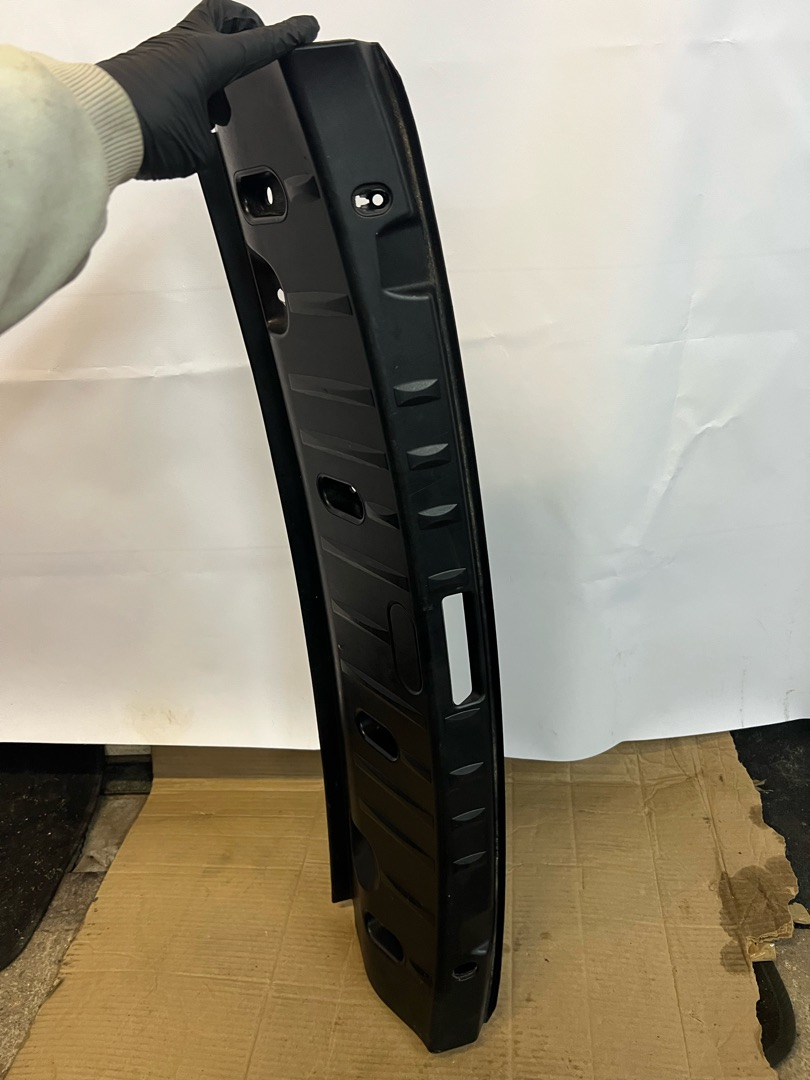 Обшивка отсека багажника нижняя BMW 3 7122400