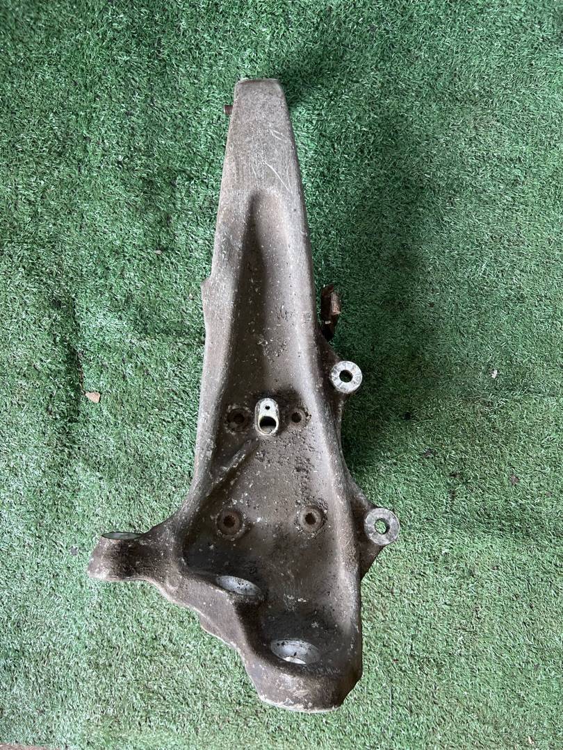 Кулак передний правый BMW 7 F01/F02 F01 2010