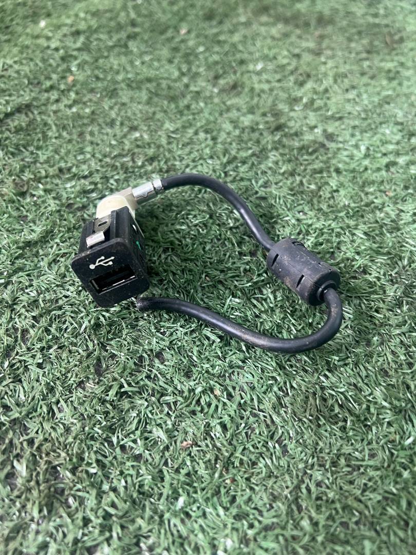 Разъем AUX / USB BMW 5 F10/F11 F10 2010