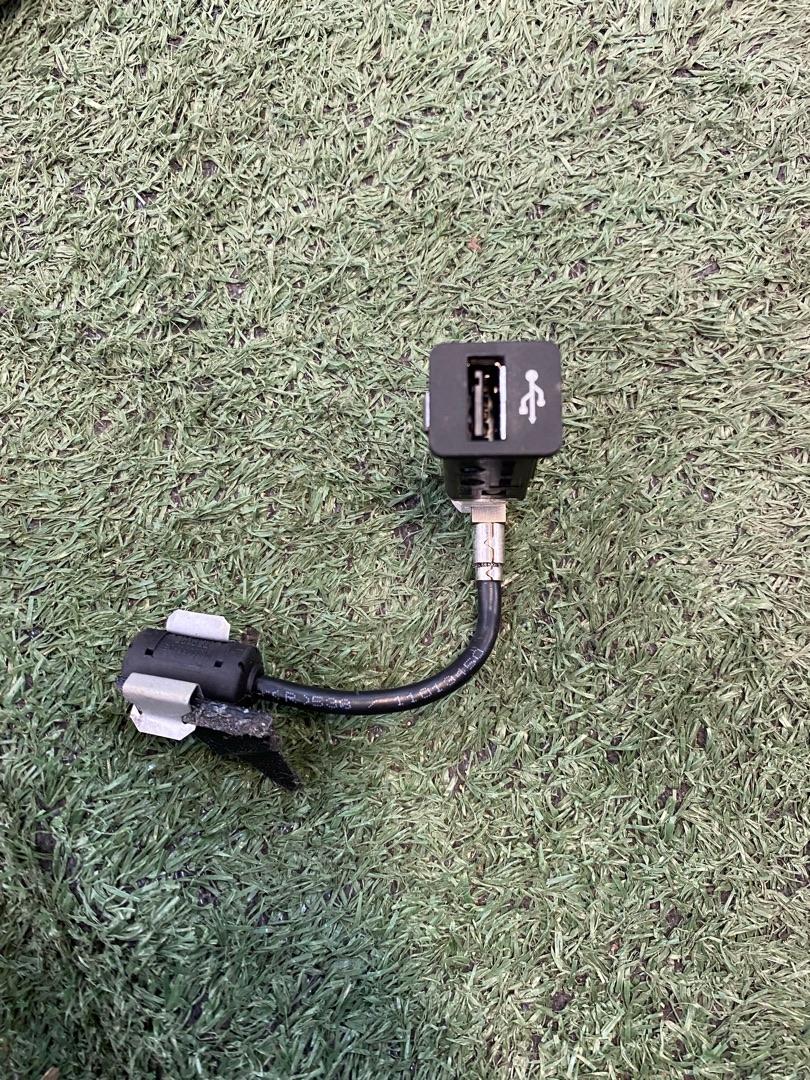 Разъем AUX / USB BMW 5 F10/F11 F10 2010