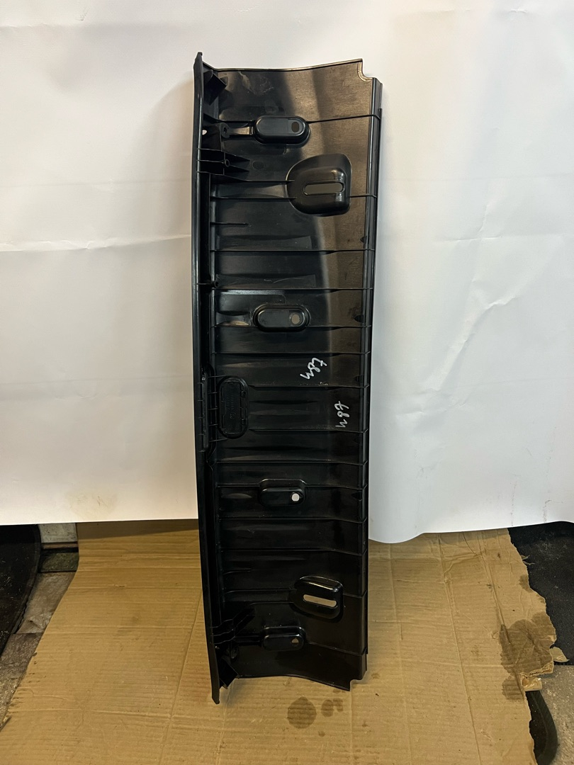 Обшивка отсека багажника нижняя BMW 3 7122400