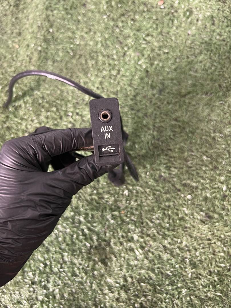 Разъем AUX / USB BMW 5 F10/F11 F10 2010