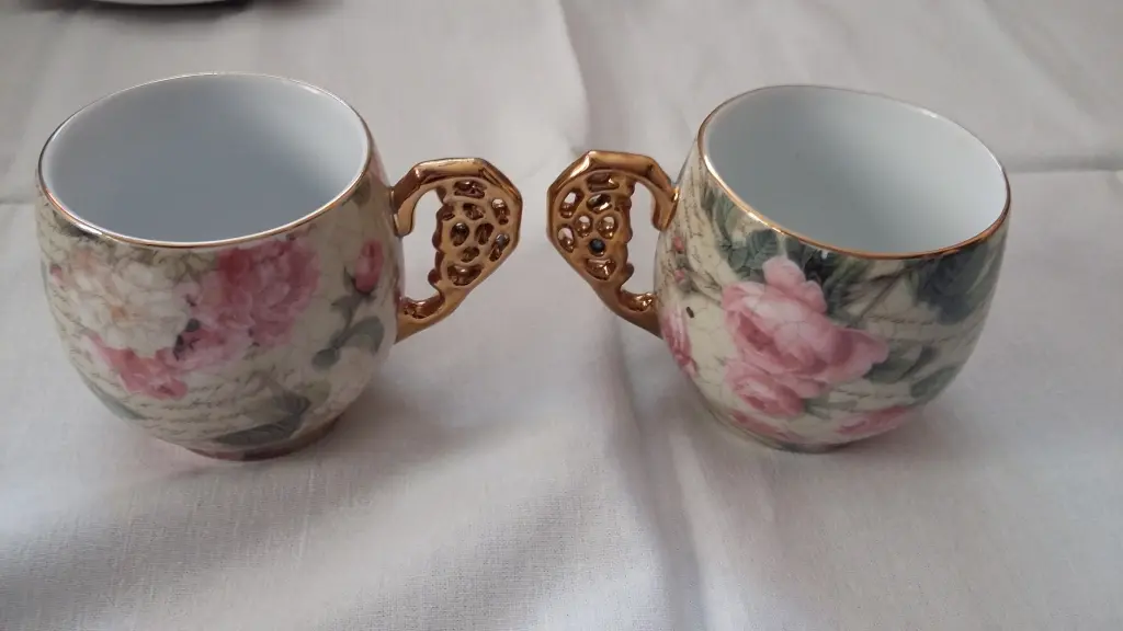 Сервизы металлические, фарфоровые