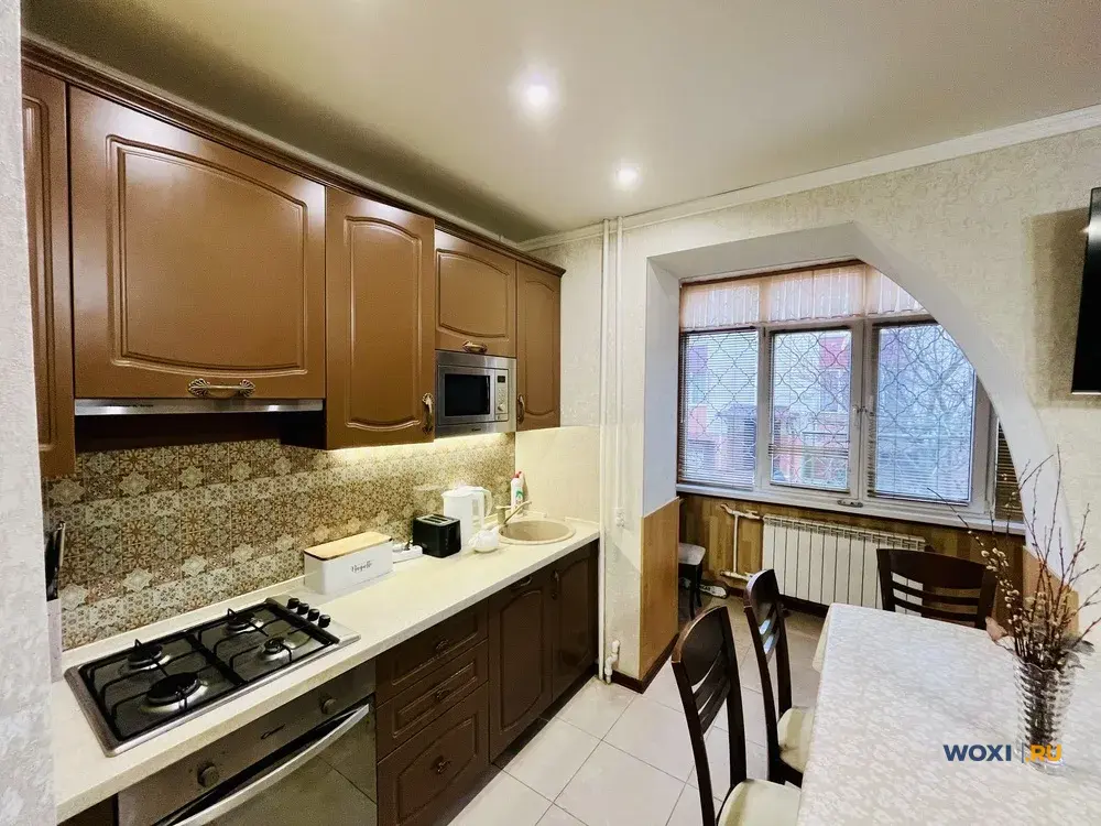 2-комн. квартира, 77 м², 1/6 эт.
