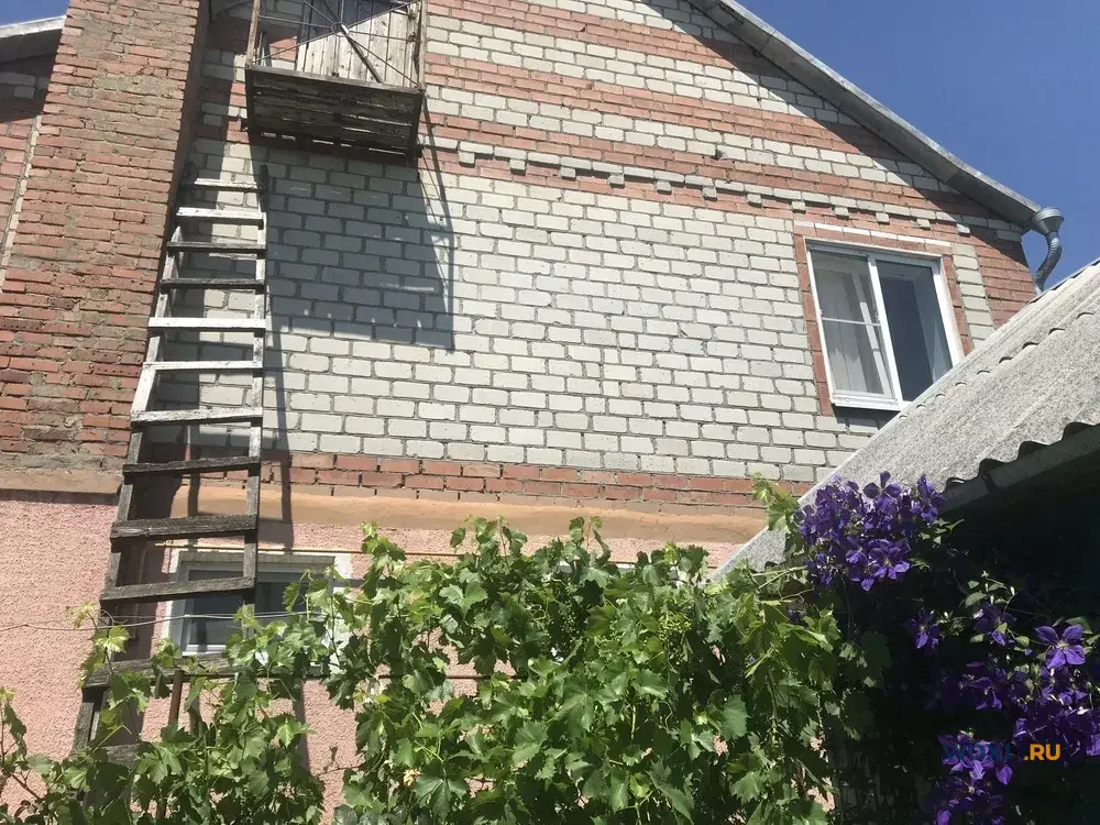 Дом 180 м² на участке 8 сот.