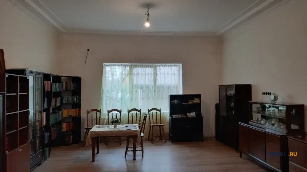 Дом 1733 м² на участке 8 сот.