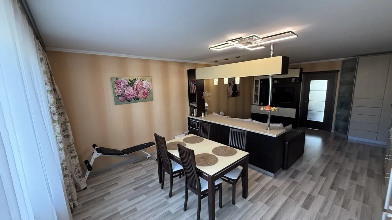 3-комн. квартира, 73,5 м², 3/7 эт.
