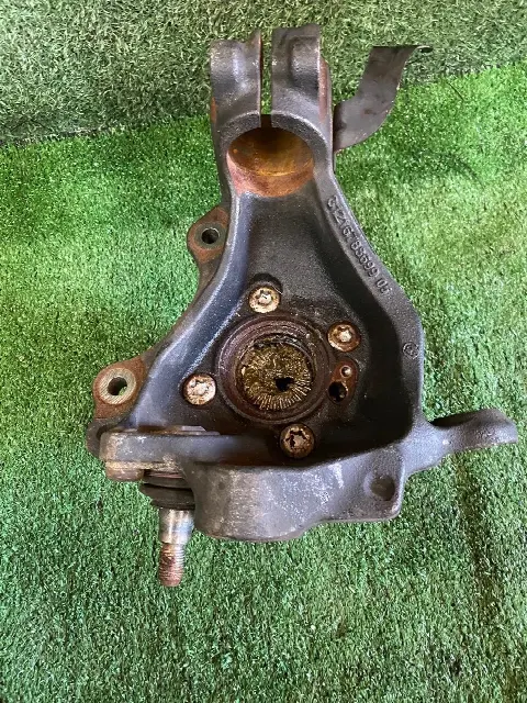 Кулак передний левый BMW X1 E84 2010 31216788699
