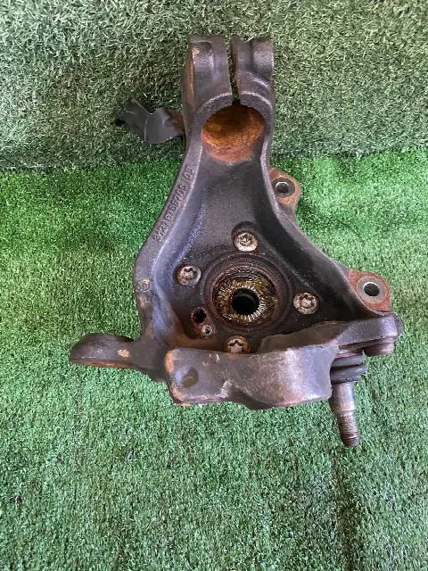 Кулак передний правый BMW X1 E84 2010 31216788700
