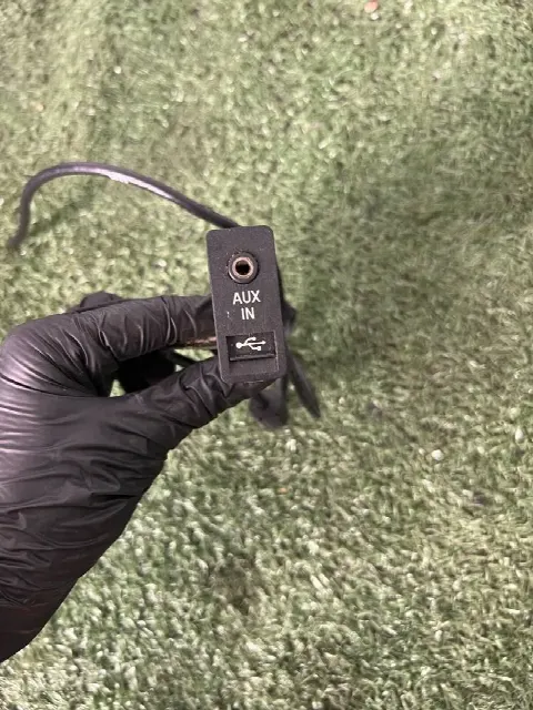Разъем AUX / USB BMW 5 F10/F11 F10 2010