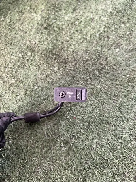 Разъем AUX / USB BMW 7 F01/F02 F01 2010