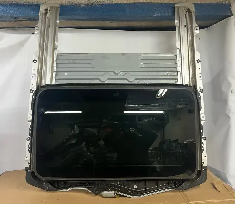 Люк BMW 3 E90/E91 рест. E90 2011 54137145920