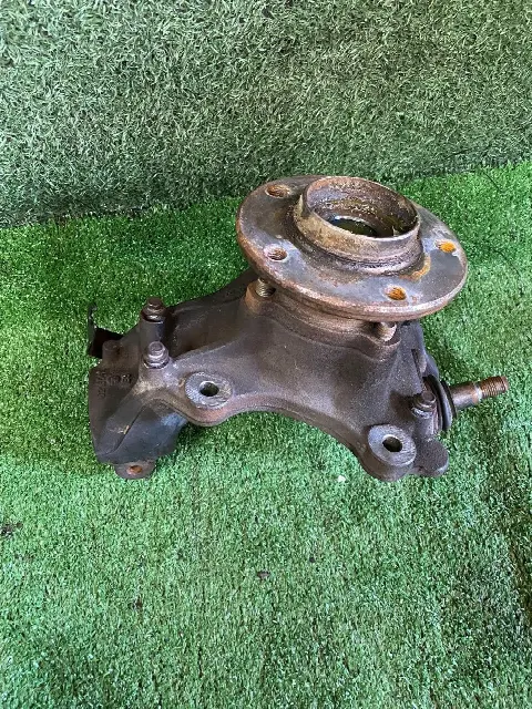 Кулак передний правый BMW X1 E84 2010 31216788700
