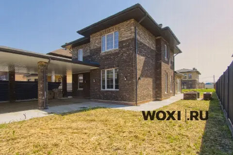 Двухэтажный дом с бассейном в развитом районе Краснодара
