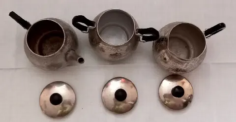 Сервизы металлические, фарфоровые