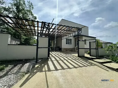 Дом 180 м² на участке 7 сот.