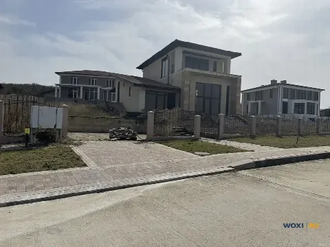 Дом 377 м² на участке 12 сот.