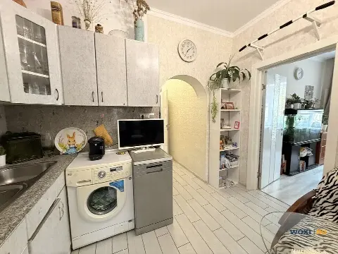 2-комн. квартира, 82 м², 1/2 эт.