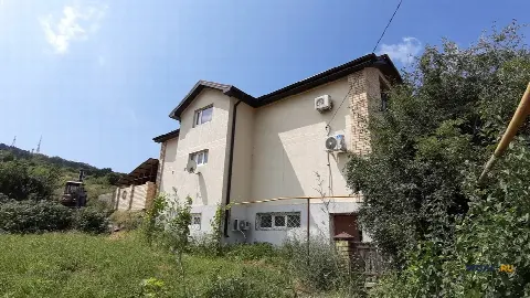 Дом 249 м² на участке 5 сот.