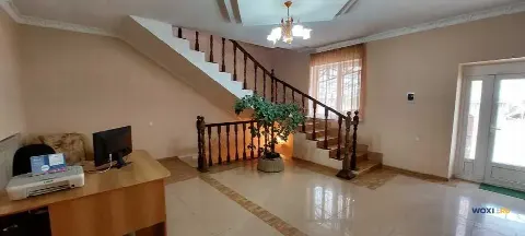 Дом 437 м² на участке 4 сот.
