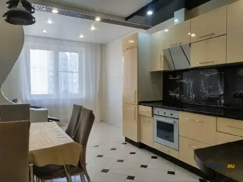 2-комн. квартира, 62 м², 3/17 эт.