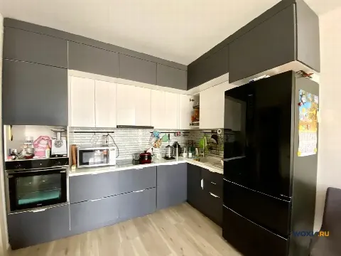 2-комн. квартира, 61 м², 8/18 эт.