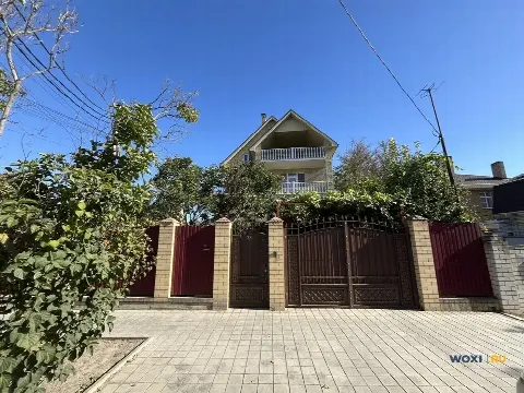 Дом 556 м² на участке 6 сот.
