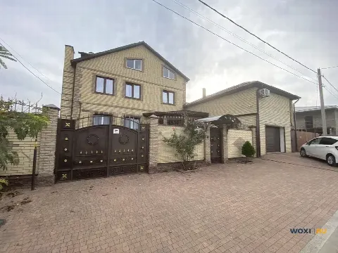 Дом 378 м² на участке 8 сот.