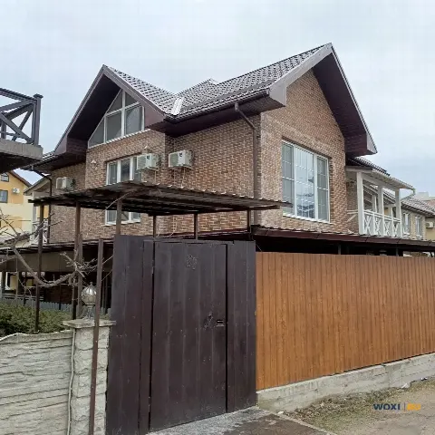 Дом 364 м² на участке 9 сот.