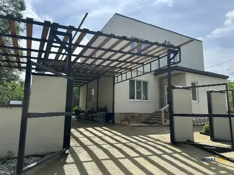 Дом 180 м² на участке 7 сот.