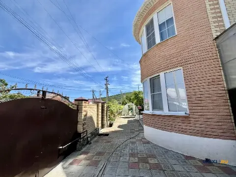Дом 147 м² на участке 4 сот.