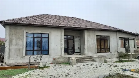 Дом 1733 м² на участке 8 сот.