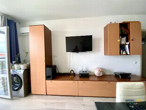 2-комн. квартира, 61 м², 8/18 эт.